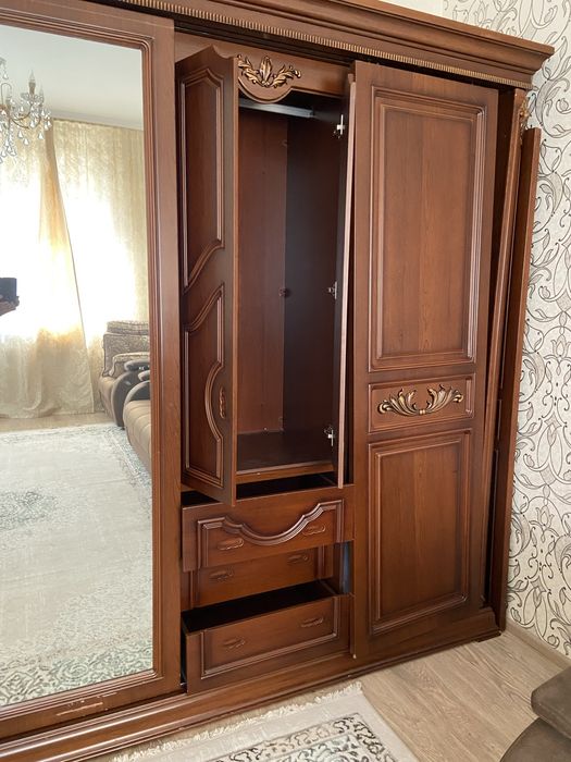 Продам шкаф  красное дерево