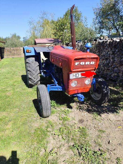 Tractor FORD cu remorca
