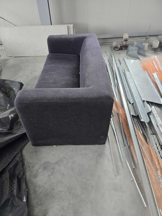Canapea neagra din material
