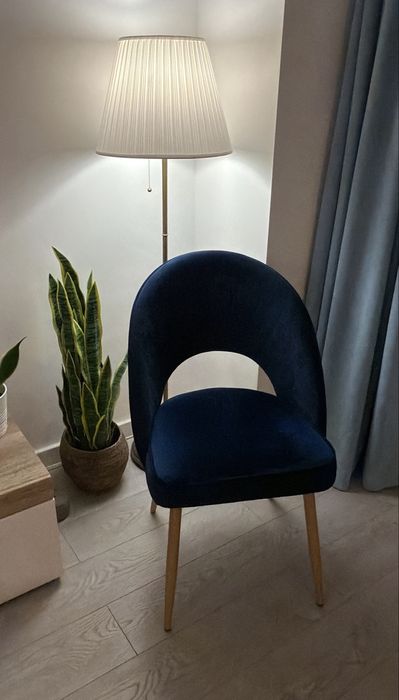 Scaun catifea albastra in stare excelenta