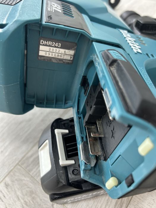Makita DHR 243 rotopercutor cu aspirator