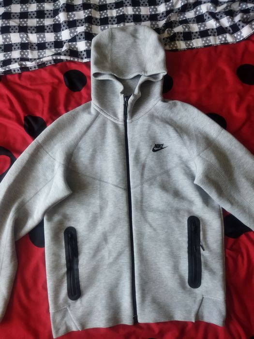 Vând Nike tech fleece mărime M