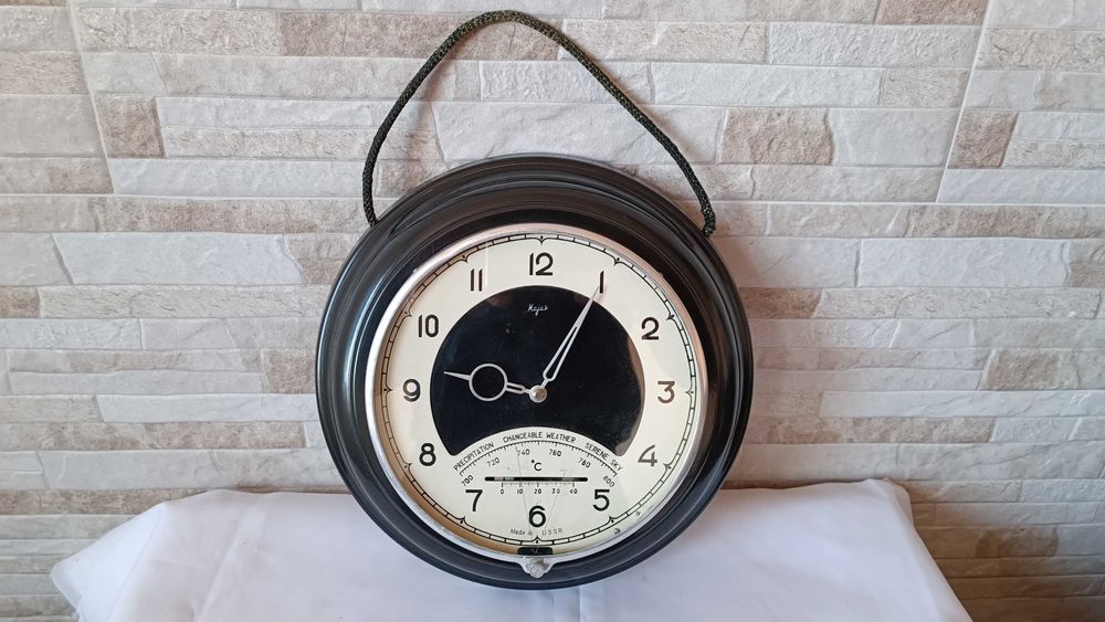 Руски стенен часовник - Маяк с термометър и хигрометър - USSR - 1970г.