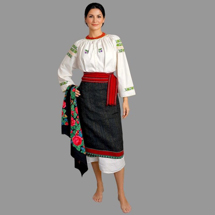 Costum popular autentic, vechi din Bucovina, lucrat manual masura S-M