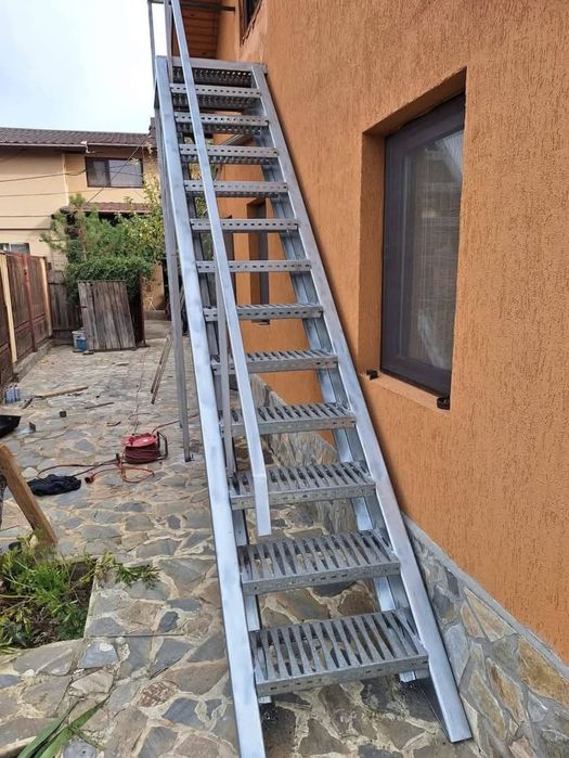 Confectionam scarii metalice zincate exterioare și pentru incendii , platforme, podete si balustrazi profesionale la cererea clientului . Asiguram tra