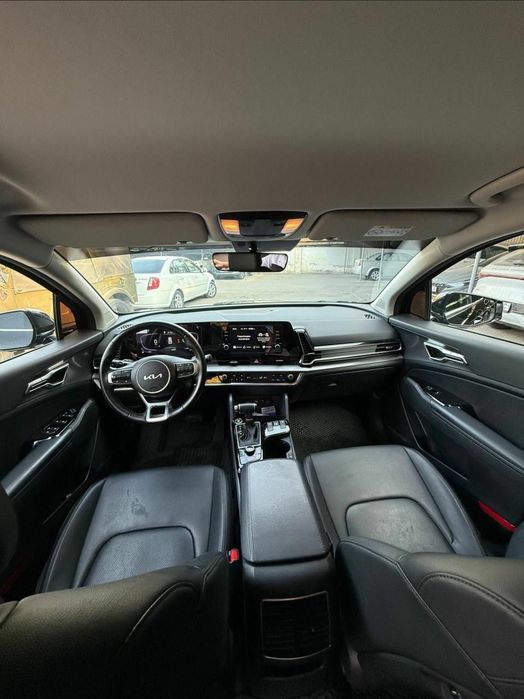 Kia Sportage 2023 2-pozitsiya Srochna sotiladi!!