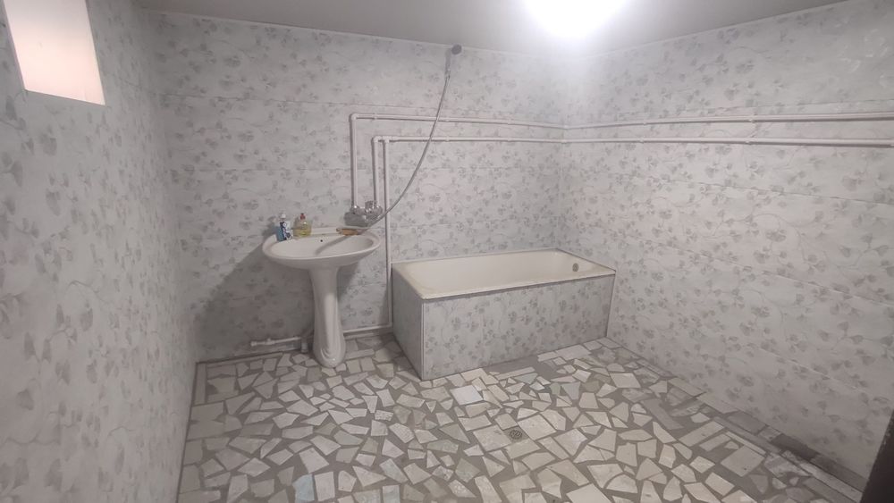 Аренда участка 10 комната под безнес Зангиота!