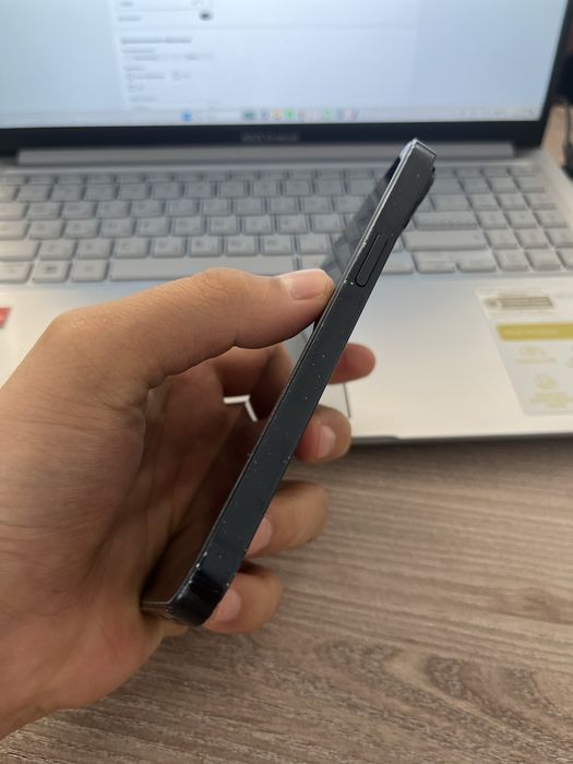 Продам iPhone 14 256GB