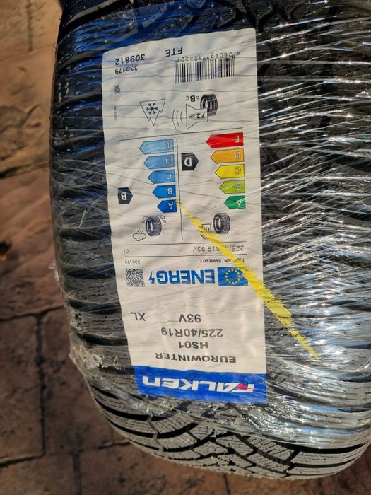 Anvelopa noua 225 40 19 Falken iarna