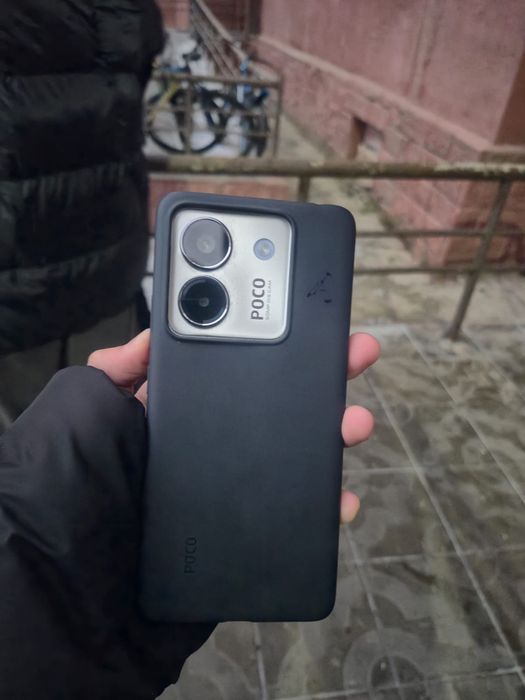 Поко м7 про 5г в идеальном сос. есть коробка и вроде гарантия