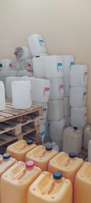 Канистры пластиковые 20 литров