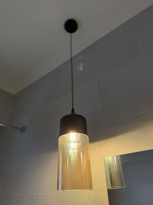 Lustra moderna tavan