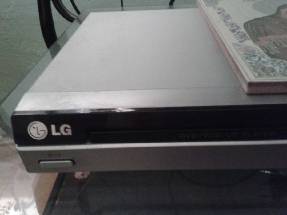 DVD ПЛЕЙЪР -LG С дистанционно+ подарък