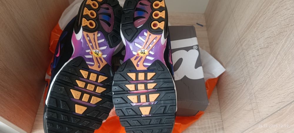 Продам кроссовки