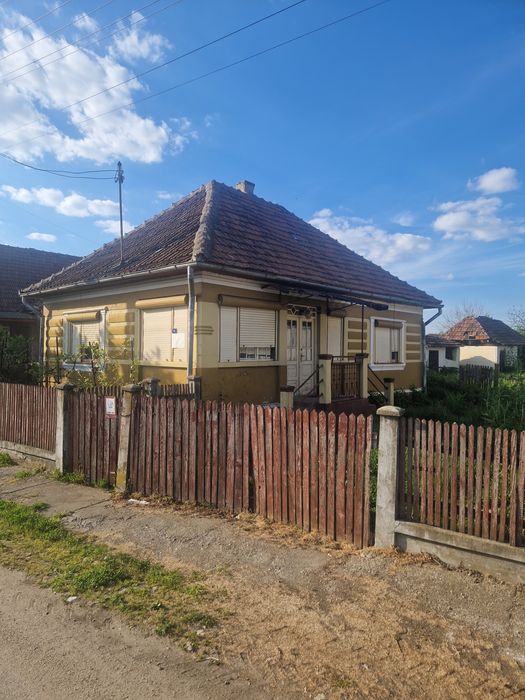Se vinde casa in Mediesu Aurit