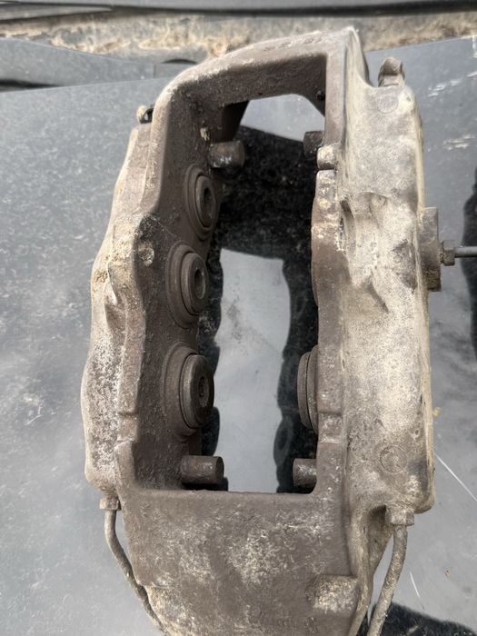 Предни спирачни  апарати VW touareg Audi Q7 18 ZR