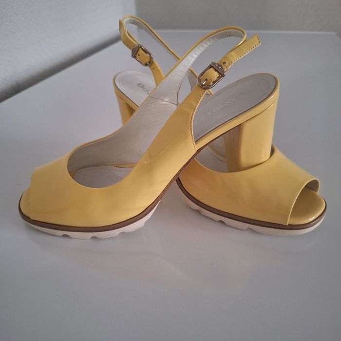 Продам босоножки