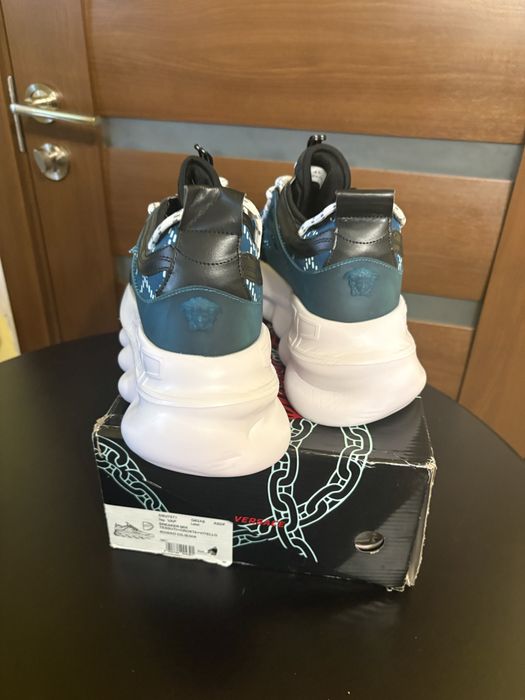 Versace chain reaction