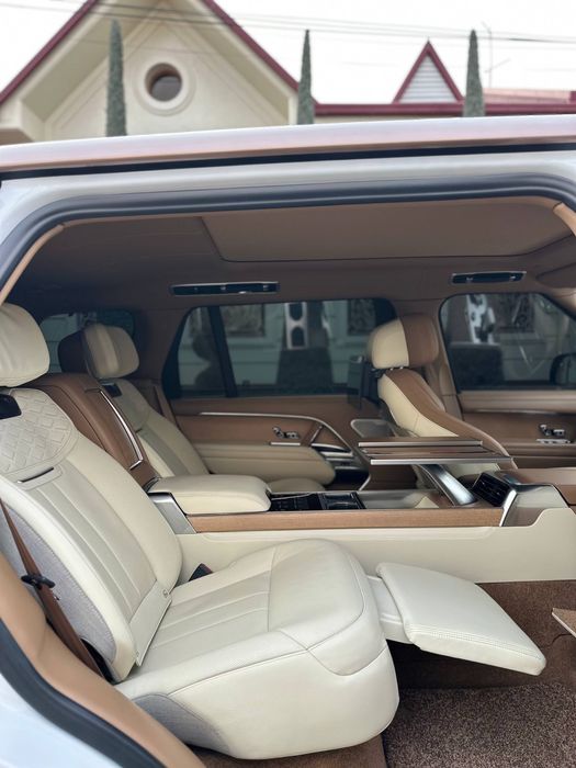 Range rover SV P615