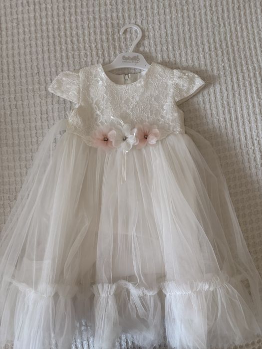 Нарядное белое платье