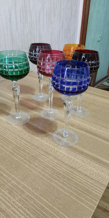 Высокие  хрустальные   немецкие фужеры цветные , шлифовка алмазная