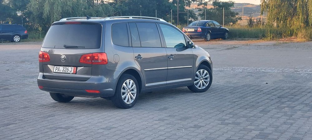 VOLKSWAGEN Touran 2012 — imagine 3