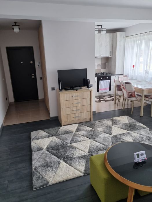 Închiriez  apartament