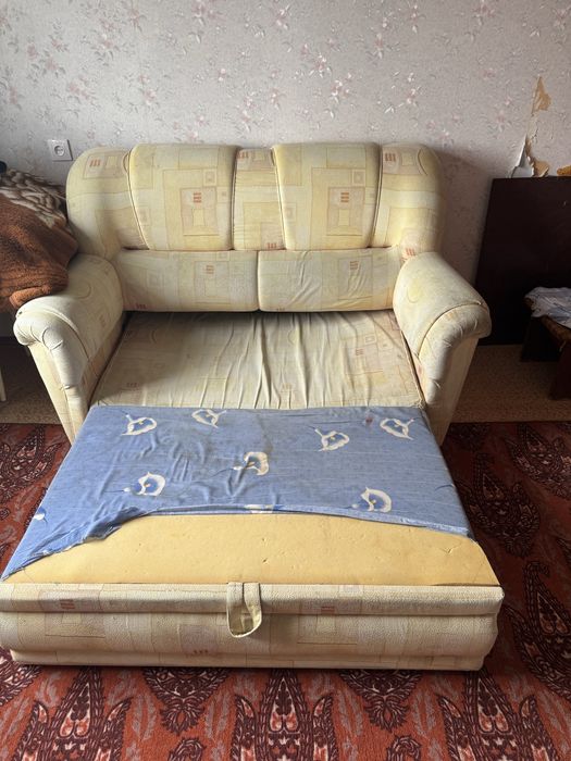 Отдам диванчик даром. Самовывоз.
