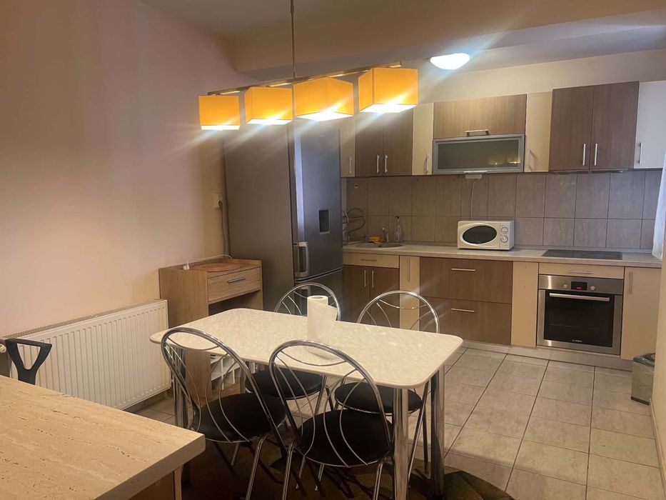 Proprietar Apartament 2 camere vis-a-vi Hanul 3 Sarmale (Bucium - strada principala)  - Mobilat, bucatarie si living separat - 68mp