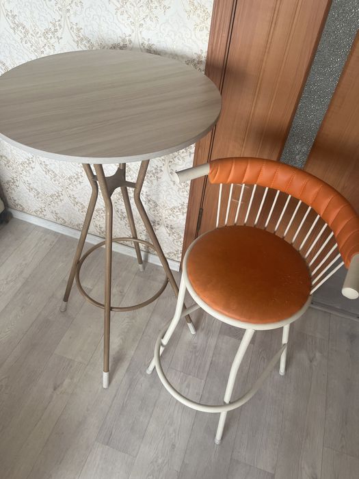 Барный стул и барный стол