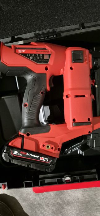 Milwaukee pistol de cuie pe acumulator