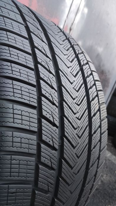 1брой зимна гума  275/35/19 Gripmax 
dot24 
7mm
Много добро състояние