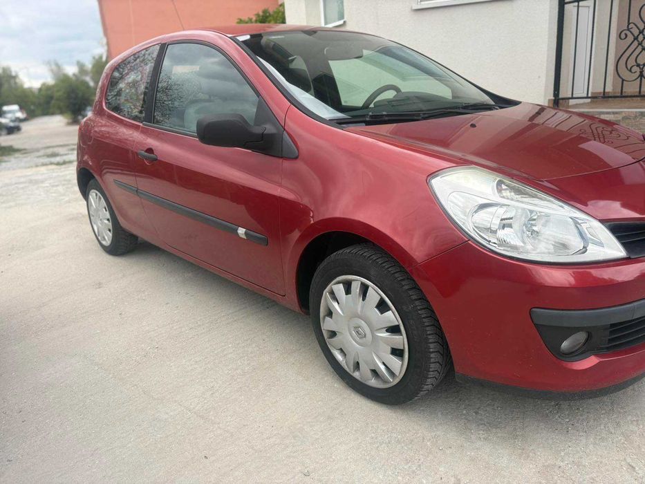 Автомобил Renault Clio 1.2
