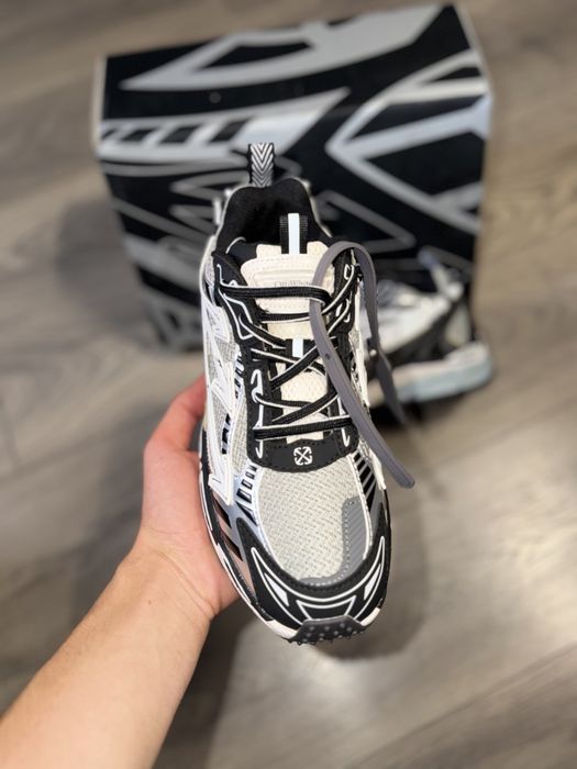 Off White Be Right Back