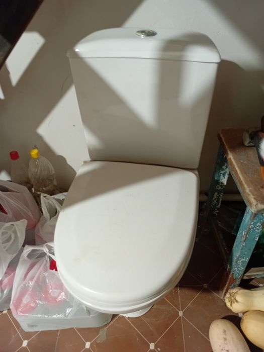 Продам унитаз в хорошем состоянии.