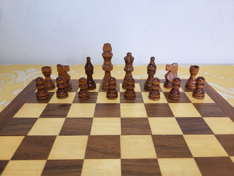 Дървен шах с табла