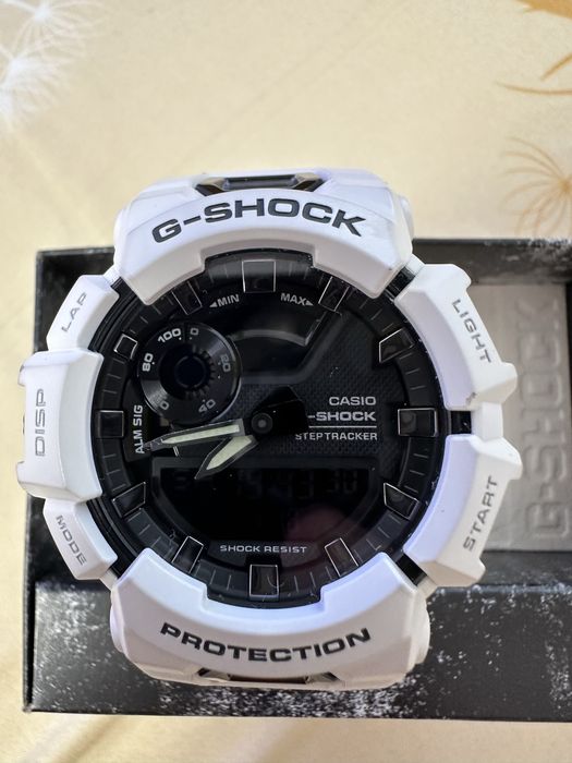 Vand ceas Casio Gshock model GBA 900 7AER Alb
