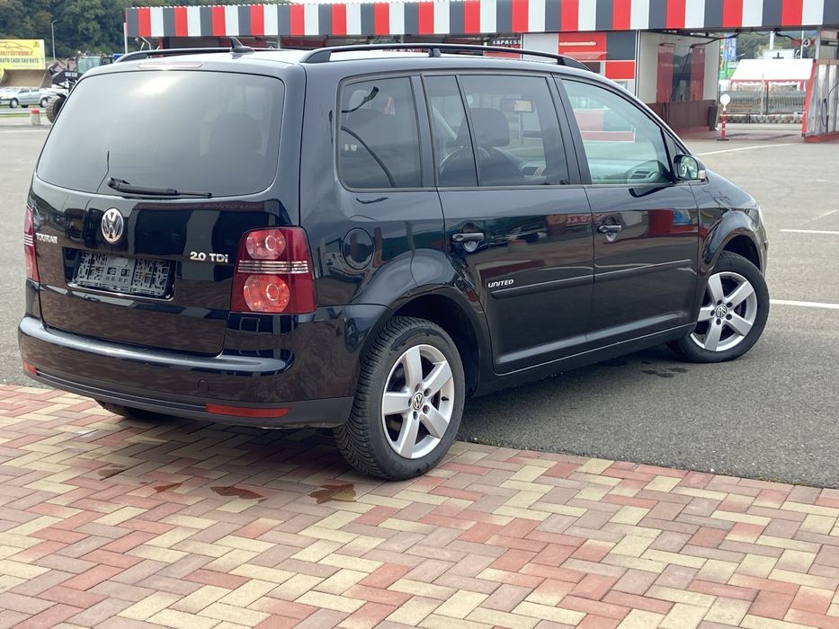 VOLKSWAGEN Touran 0 — imagine 3