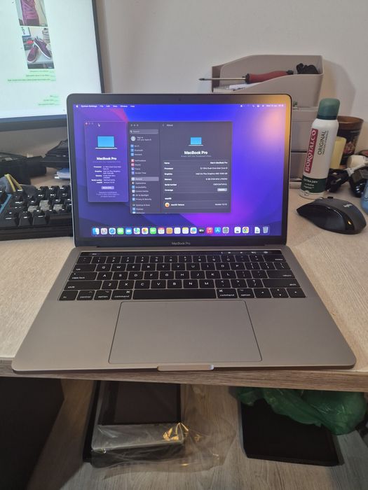 MacBook PRO 2017-2 Thunderbolts 13 inch RETINA Touchbar/ IntelCore i5 / 8GB / 256GB SSD/ 10/10!