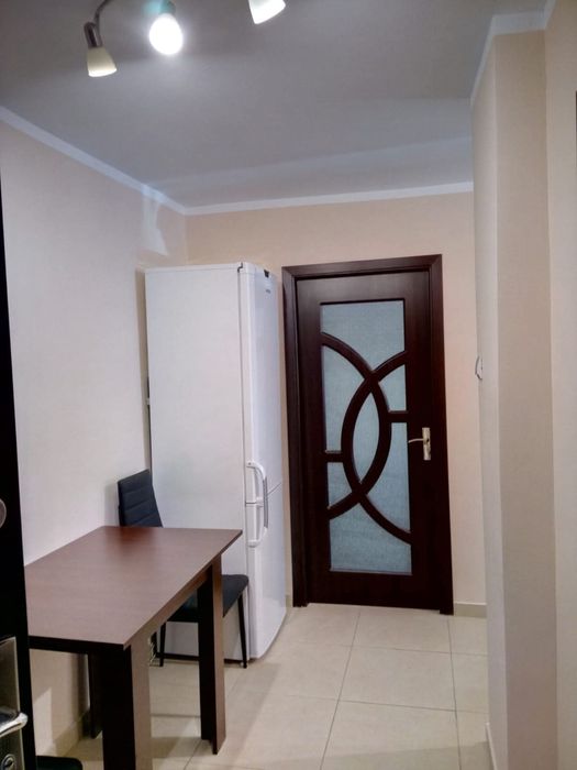 Închiriez garsoniera