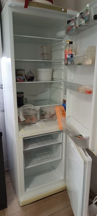 Холодильник INDESIT, на запчасти.