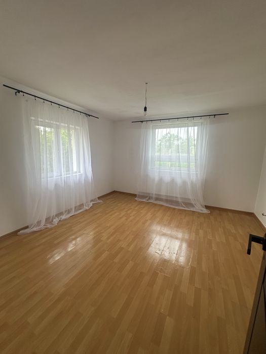 Casă de vânzare în Păulești (Brusturi) – teren generos, zonă liniștită