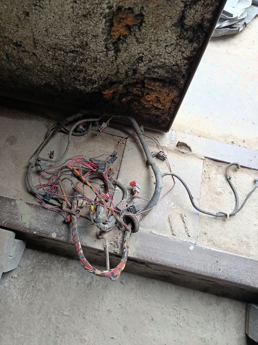 Продам ваз 2114 по запчастям