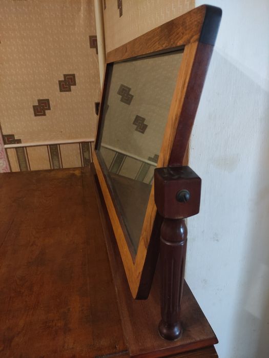 Продам камод и зеркало антиквариат.