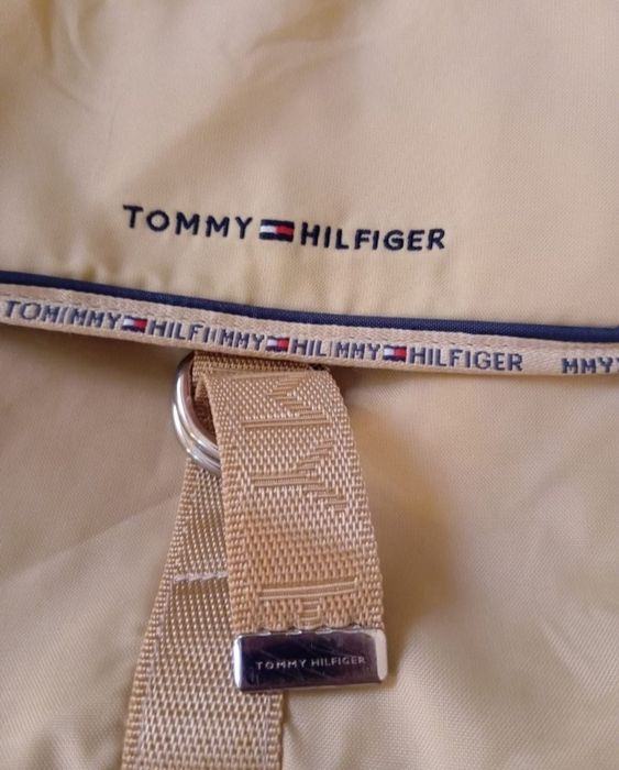 Vând geanta    Tommy       Hilfiger!