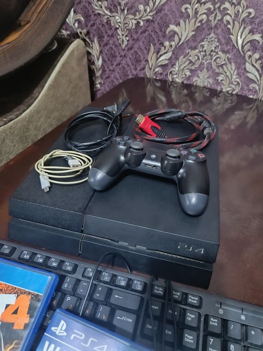 Продам PS4 1TB + DualShock + 2 игры