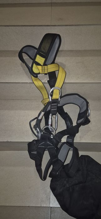 Petzl     Петзл седалка за катерене