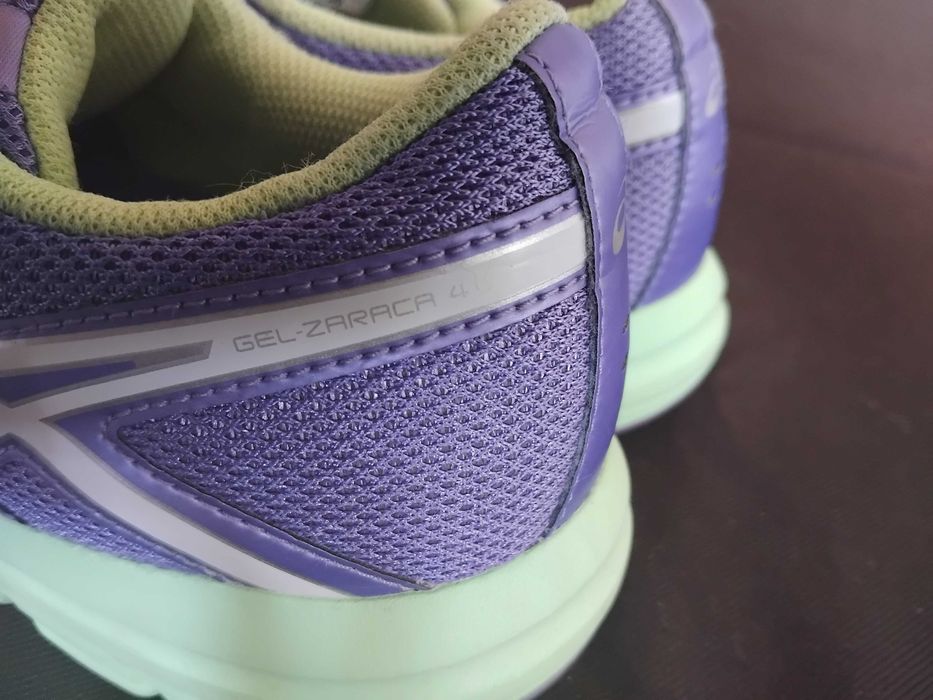 Дамски маратонки ASICS 36