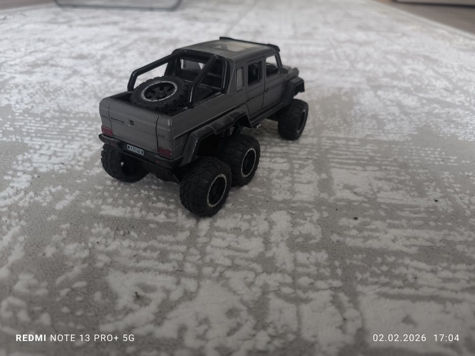 Продам модельку машины гелик 6х6