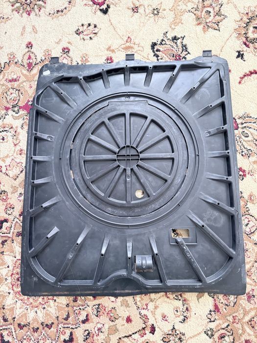 Пластиковая полка  багажника